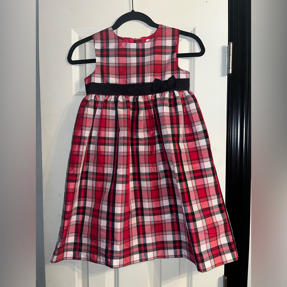 Girl’s Carters Holiday Dress 6x great condition.